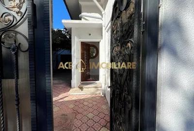 Casă individuală cu 3 camere cu Canalizare în P-ța Muncii - 2