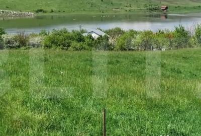 Teren de 1600 mp, în Câmpenești - 2