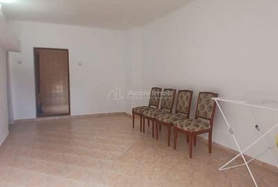Casă cu 8 camere cu Teren 653 Mp în Răzvad - 3