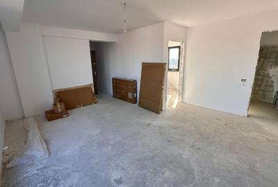 Apartament cu 3 camere decomandat în Tei