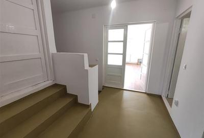 Casă cu 3 camere cu Canalizare în Florilor - 8