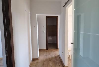 Vand apartament 3 camere , decomandat, zona Independentei