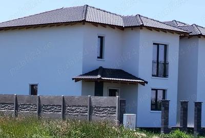 Casă cu 4 camere cu Teren 312 Mp în Central - 1