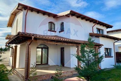 Casa / Vila cu 4 camere de vanzare - 1