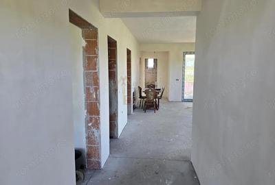 Casă cu 4 camere cu Canalizare în Central - 16