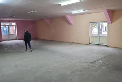 Spațiu comercial, de 300 mp, în Central - 4