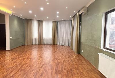 Casă individuală cu 11 camere cu Garaj în 1 Mai - 1