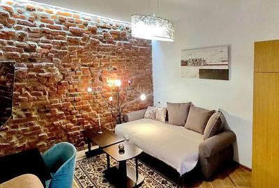 Zona Afi Mall Curte Zona Afi Mall Curte - 2