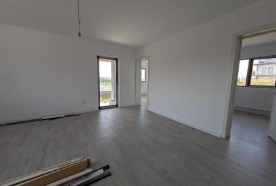 Casă cu 4 camere cu Teren 450 Mp în Vișani - 2