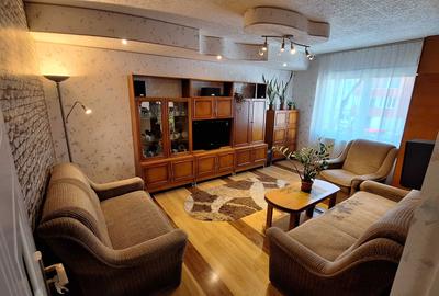 Apartament cu 3 camere decomandat în Tudor - 2