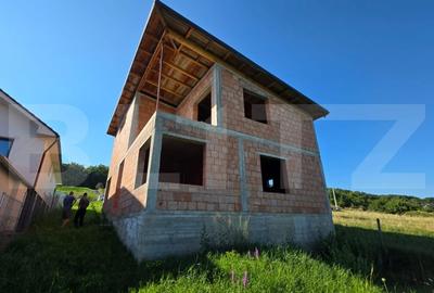 Casa la rosu, 180 mp utili si 870 mp teren, zona Valea Rusului