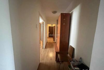 Apartament cu 3 camere decomandat în Titulescu - 10