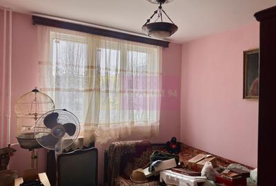 Apartament cu 3 camere semidecomandat în Rahova - 3