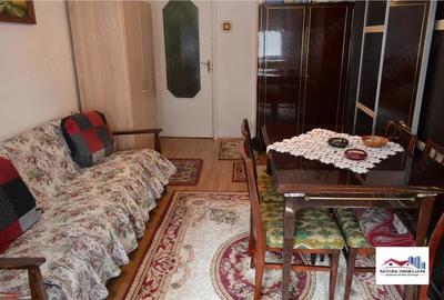 Apartament cu 3 camere decomandat în Tudor - 2