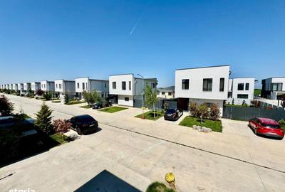 Casă cu 4 camere semidecomandat cu Canalizare în Tunari