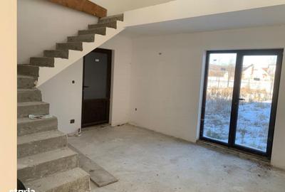 Casă cu 5 camere cu Teren 1390 Mp în Vicovu de Sus - 16