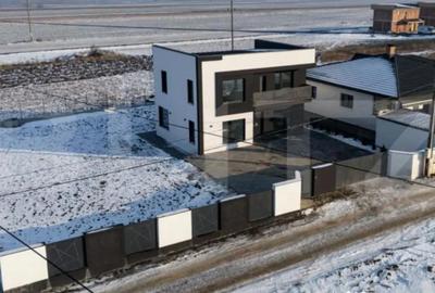 Casă cu 4 camere cu Teren 780 Mp în Central