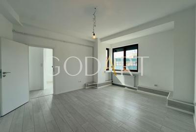 Apartament cu 5 camere decomandat în Universitate