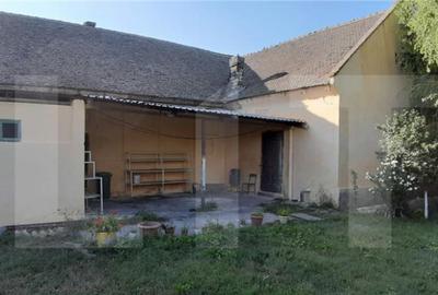 Casă cu 6 camere cu Teren 1400 Mp în Checea - 2