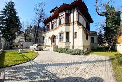 Casă individuală cu 11 camere cu Canalizare în Capitale - 2
