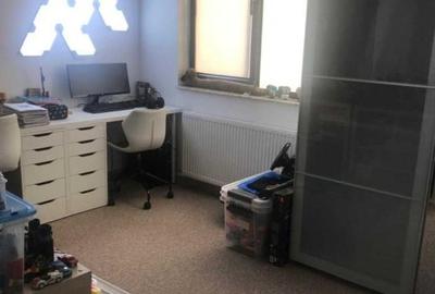 Apartament cu 4 camere decomandat, mobilat în Tractorul - 5