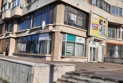 Spațiu comercial, de 340 mp, în Decebal - 5