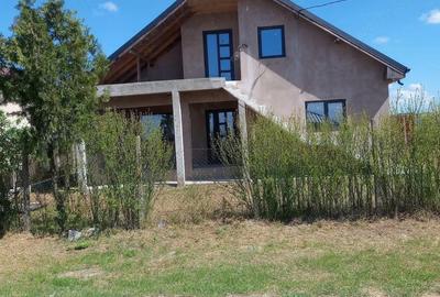 Casă cu Teren 1000 Mp în Central