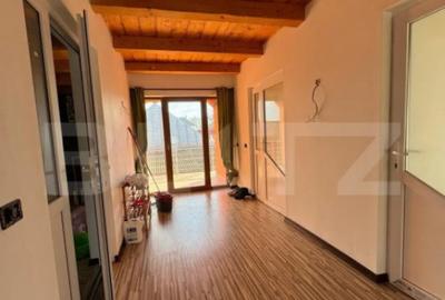 Casă cu 3 camere cu Teren 1800 Mp în Central