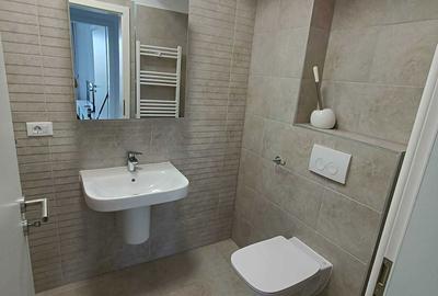 Apartament cu 3 camere decomandat în Tractorul - 2