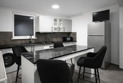 Apartament cu 3 camere decomandat, mobilat în Central