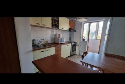 Apartament cu 3 camere semidecomandat în Iancului