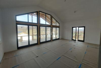 Casă individuală cu 4 camere cu Canalizare în Livezeni - 1