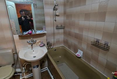 Apartament cu 2 camere zona scolii 11 - 8