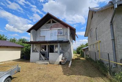 Casa / Vila, teren 1700mp,  in Lisaura-Ipotesti, Suceava