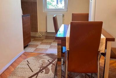 Apartament cu 3 camere decomandat în Bucovina