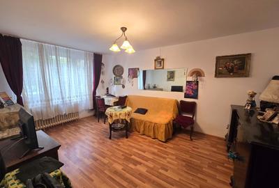 Apartament cu 4 camere decomandat în Titan