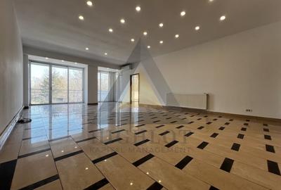 Apartament cu 4 camere decomandat în Primăverii