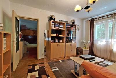 Apartament cu 3 camere semidecomandat în Nufărul