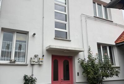 Garsonieră deosebită în inima Scheiului, Brașov – clădire renovată recent! Garsonieră deosebită în inima Scheiului, Brașov – clădire renovată recent! - 3