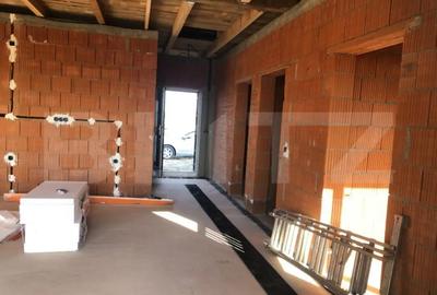 Casă cu 4 camere cu Teren 450 Mp în Odoreu - 2