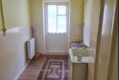 Apartament cu 2 camere decomandat în Tractorul