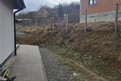 Casă cu Teren 1000 Mp în Sud