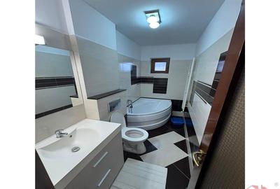 Ap 3 camere, renovat, etaj 3, str. Longinescu - Liceul Econo - 9