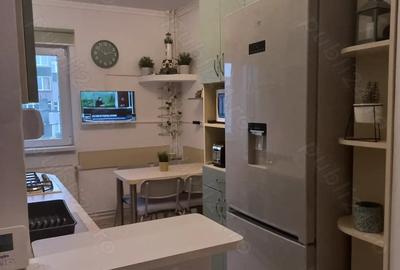 Apartament cu 3 camere decomandat în Lipovei