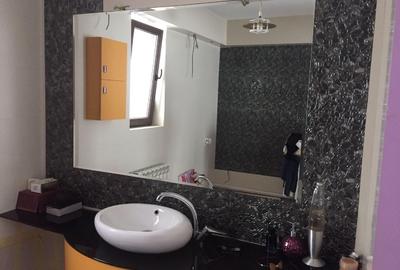 Vând vilă lux  zona Theodor Pallady 300 m utili