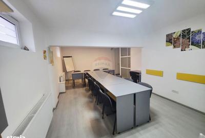 Spațiu comercial, de 68 mp, în Central - 4