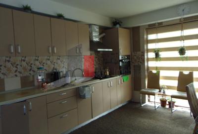 Casă individuală cu 7 camere cu Canalizare în Fundeni - 9