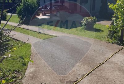 Casă cu 7 camere decomandat cu Teren 1461 Mp în Brănești