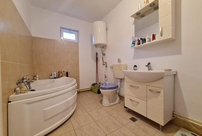 Casă individuală cu 5 camere cu Canalizare în Central - 9