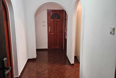 Apartament cu 3 camere decomandat în Central - 1